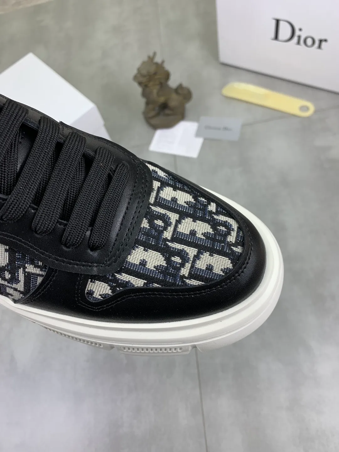 Men's Men's Shoes💰P420💰[New Style]🆘[Dior] Dior original lace-up high-top men's shoes Classic casual shoes 🔥This model is the official classic model with high quality and made by famous original designers. It is made of high-quality cowhide with original materials➕Comfortable and breathable mesh lining➕Pigskin insole. The perfect last shape and generous and fashionable design have attracted many consumers. Suitable for drivers to drive🚗What you want is the highest quality in the market. Color: 2️⃣Code number: 38--44